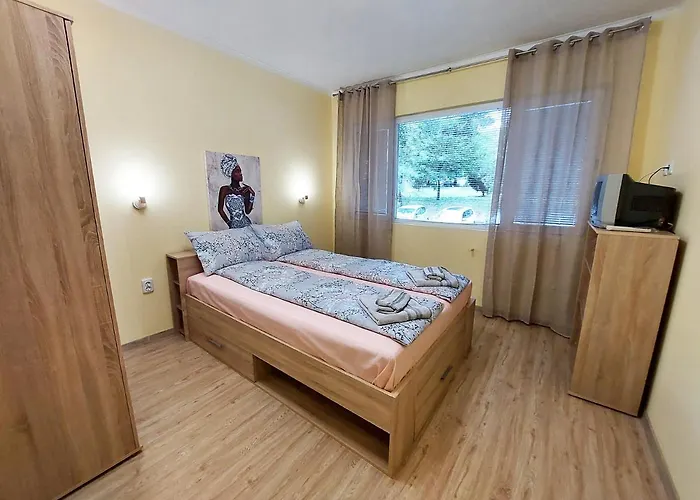 за гости, ж.к. зорница , бл.9 * Burgas