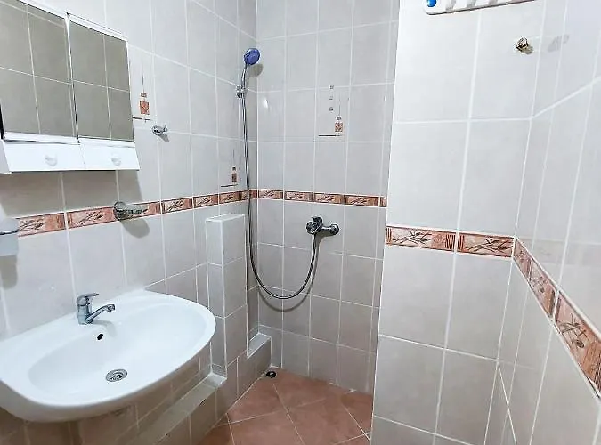 за гости, ж.к. зорница , бл.9 Burgas City